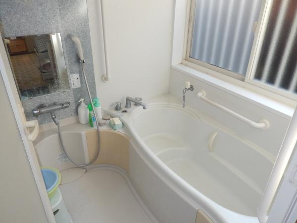 出雲市湖陵町二部　中古戸建の浴室