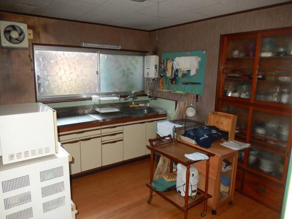 出雲市湖陵町二部　中古戸建のキッチン