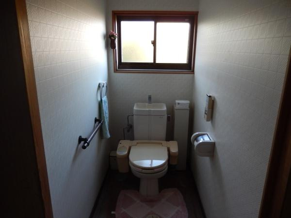 出雲市湖陵町二部　中古戸建のトイレ