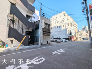 【前面道路含む現地写真】 | 前面道路は幅員約8.0ｍ