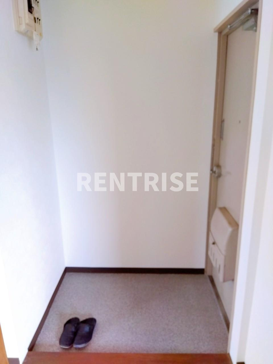 ジュネス八木の玄関