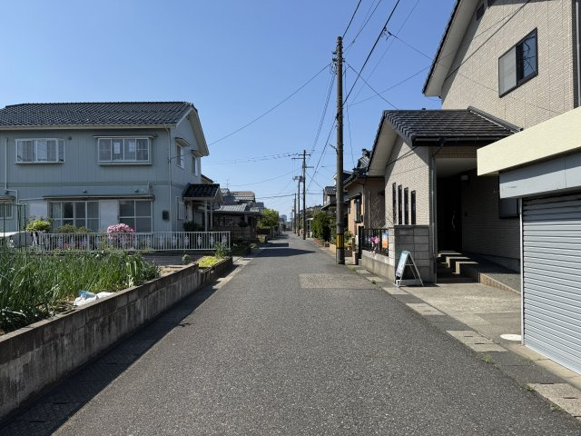 中央区美の里　中古戸建の前面道路含む現地写真