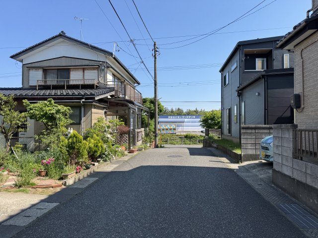 中央区美の里　中古戸建の前面道路含む現地写真