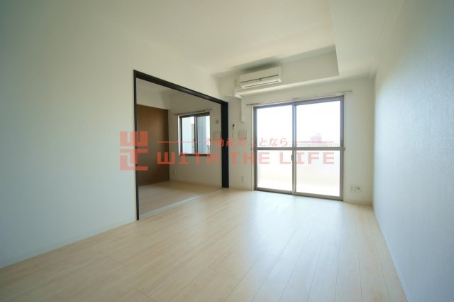 カサグランデ本町【10,000円キャッシュバック対象物件】の洋室|落ち着いた色調の洋室です