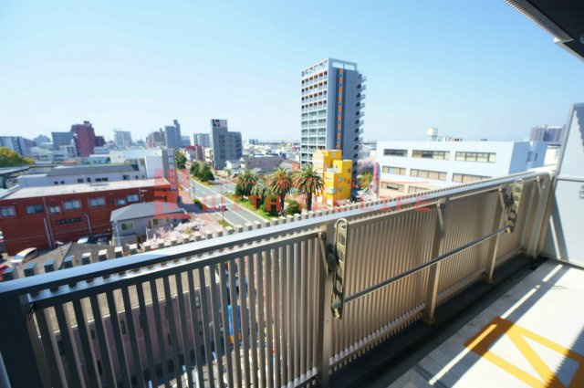 カサグランデ本町【10,000円キャッシュバック対象物件】のバルコニー|バルコニーからの眺めを楽しみながら食事をしませんか