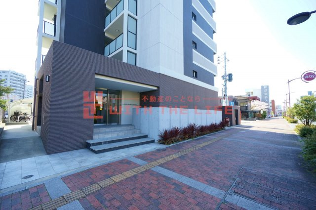 カサグランデ本町【10,000円キャッシュバック対象物件】のエントランス|ゆとりのあるエントランスです