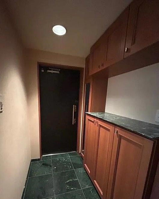 ロイヤルアーク東香里園町の玄関|玄関　シューズボックス付き
■物件内覧・資金計画相談・住宅ローン相談、リフォーム相談、お問合せ受付中■
※当日・翌日のご内覧、ご相談はお電話でのお問合せがスムーズです！