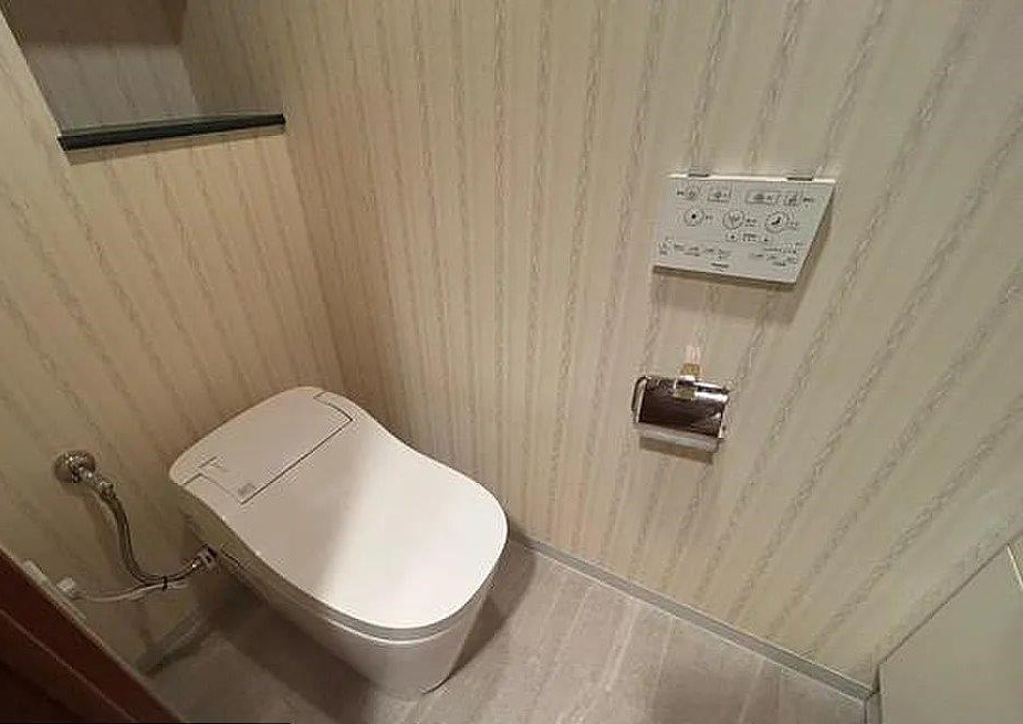 ロイヤルアーク東香里園町のトイレ|タンクレストイレ
■物件内覧・資金計画相談・住宅ローン相談、リフォーム相談、お問合せ受付中■
※当日・翌日のご内覧、ご相談はお電話でのお問合せがスムーズです！