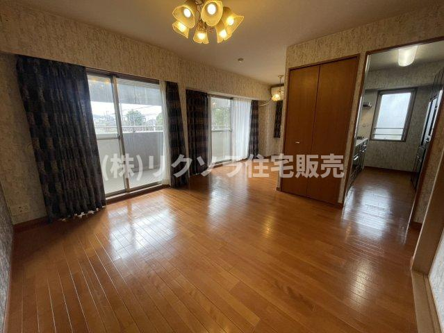 ロイヤルアーク東香里園町のキッチン|LDK17.9帖　収納付き
■物件内覧・資金計画相談・住宅ローン相談、リフォーム相談、お問合せ受付中■
※当日・翌日のご内覧、ご相談はお電話でのお問合せがスムーズです！