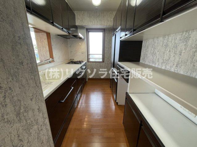 ロイヤルアーク東香里園町のキッチン|カップボード付き
■物件内覧・資金計画相談・住宅ローン相談、リフォーム相談、お問合せ受付中■
※当日・翌日のご内覧、ご相談はお電話でのお問合せがスムーズです！