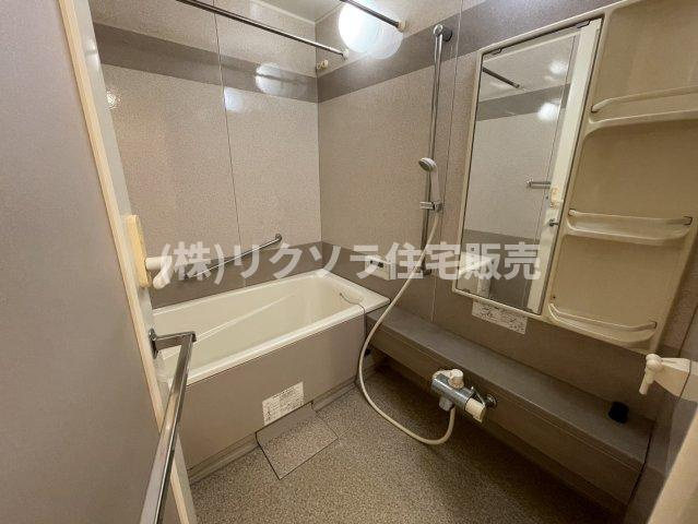 ロイヤルアーク東香里園町の浴室|浴室乾燥機付き
■物件内覧・資金計画相談・住宅ローン相談、リフォーム相談、お問合せ受付中■
※当日・翌日のご内覧、ご相談はお電話でのお問合せがスムーズです！