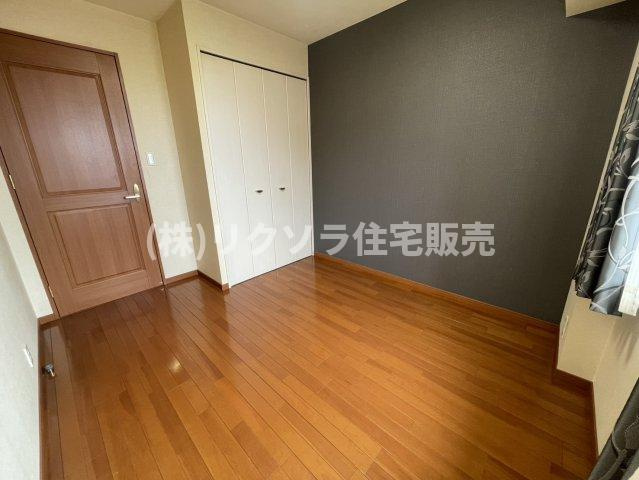 ロイヤルアーク東香里園町の寝室|洋室5.0帖
■物件内覧・資金計画相談・住宅ローン相談、リフォーム相談、お問合せ受付中■
※当日・翌日のご内覧、ご相談はお電話でのお問合せがスムーズです！