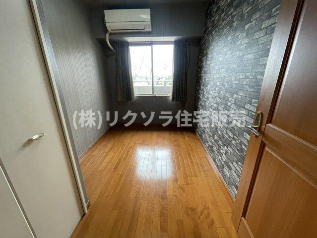 ロイヤルアーク東香里園町の子供部屋|洋室4.5帖
■物件内覧・資金計画相談・住宅ローン相談、リフォーム相談、お問合せ受付中■
※当日・翌日のご内覧、ご相談はお電話でのお問合せがスムーズです！