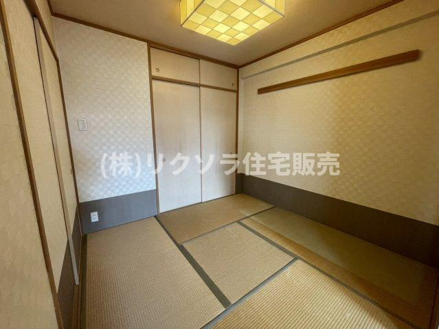 ロイヤルアーク東香里園町の和室|リビング隣接の和室4.5帖
■物件内覧・資金計画相談・住宅ローン相談、リフォーム相談、お問合せ受付中■
※当日・翌日のご内覧、ご相談はお電話でのお問合せがスムーズです！