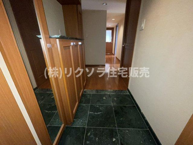 ロイヤルアーク東香里園町の内装|玄関内部
■物件内覧・資金計画相談・住宅ローン相談、リフォーム相談、お問合せ受付中■
※当日・翌日のご内覧、ご相談はお電話でのお問合せがスムーズです！
