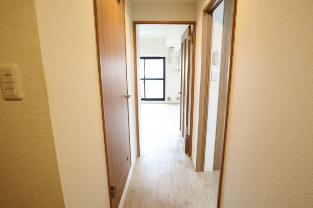 新大阪パークハイツの玄関|廊下