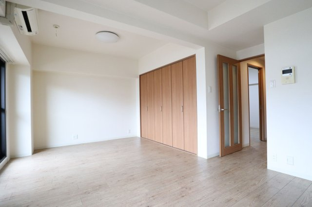 新大阪パークハイツの居間・リビング