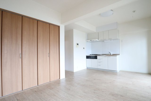 新大阪パークハイツの居間・リビング