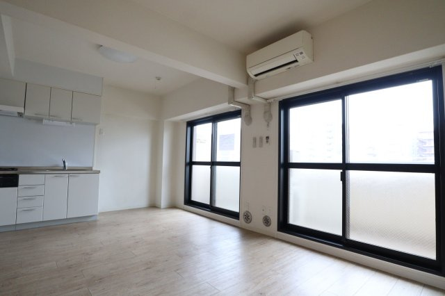 新大阪パークハイツの居間・リビング