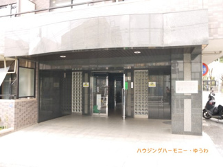 【エントランス】 | 大理石張りのエントランス。