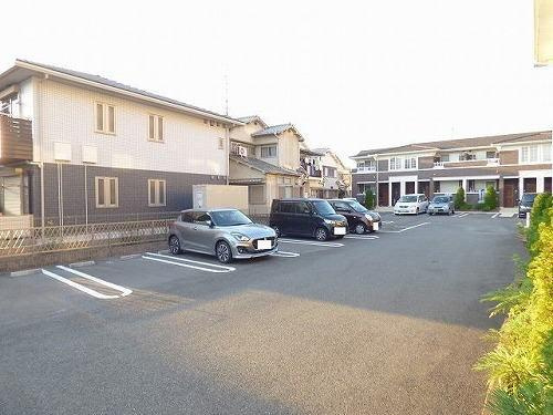 ウエストヒルズBの駐車場