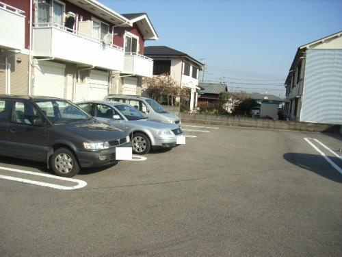 エターナルヒルⅠの駐車場