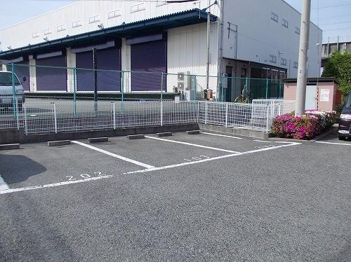 エルメゾンの駐車場