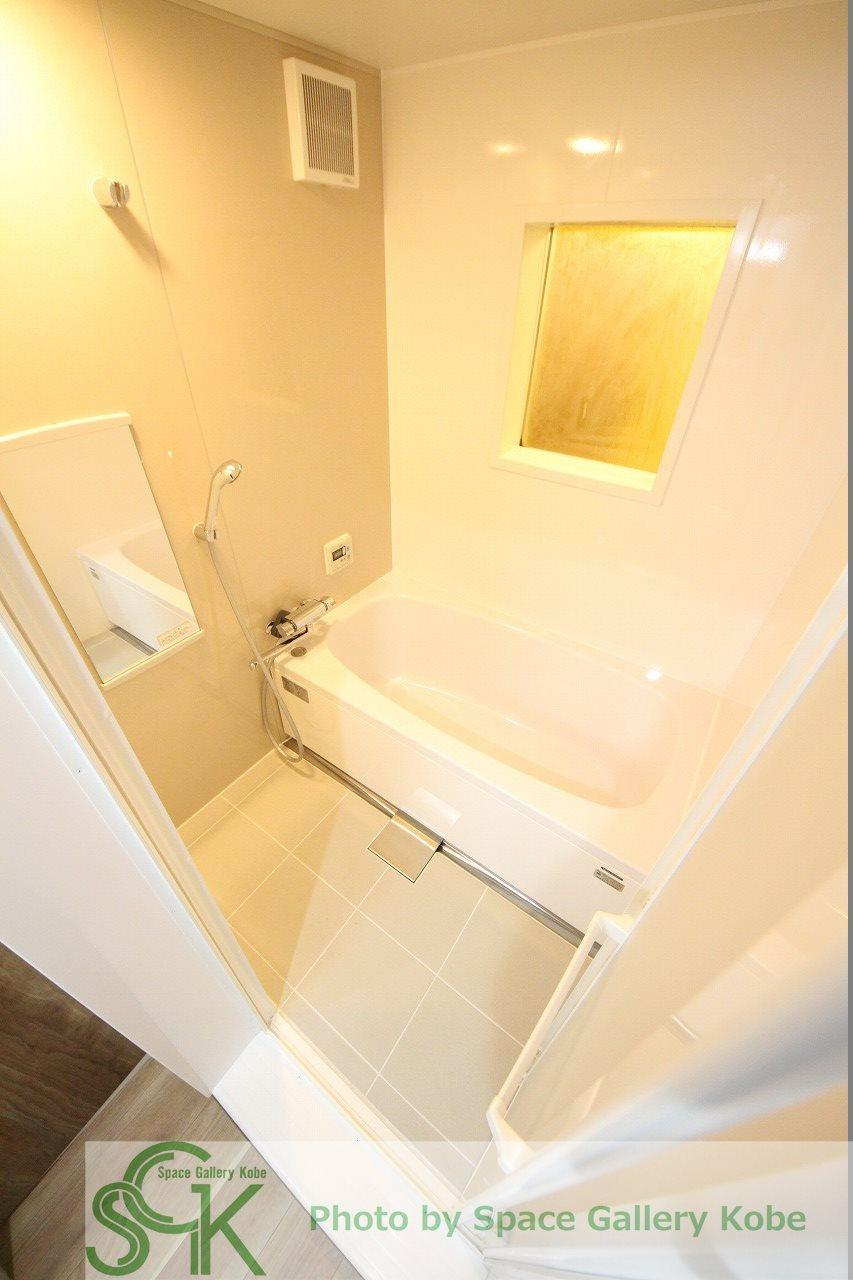 グランデ石屋川Ⅰの浴室|※お部屋により仕様が異なる場合があります。