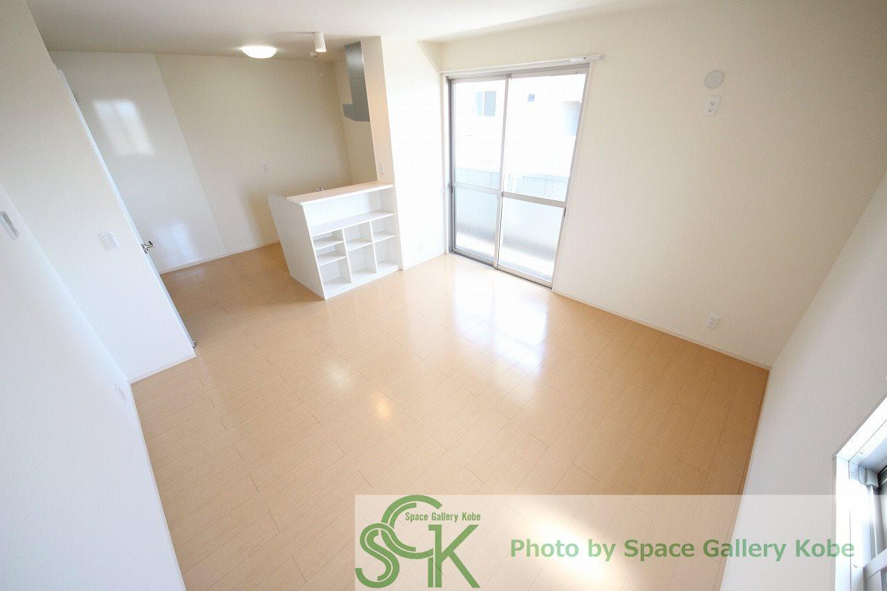 グランドアトリオ神戸西　C棟の居間・リビング|※左右反転タイプ
