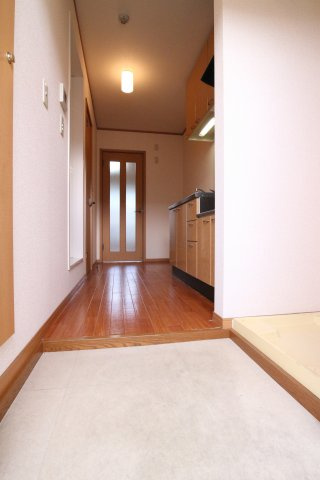 神戸市西区玉津町出合のハイツの玄関