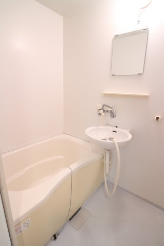 神戸市西区玉津町出合のハイツの浴室