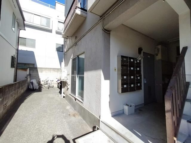 末広マンションのエントランス