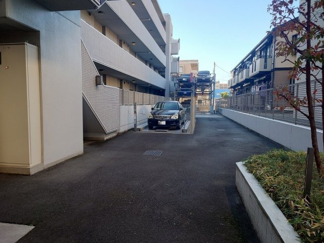 イニシア西船橋の駐車場|車をお持ちの方に嬉しい駐車場付きの物件です