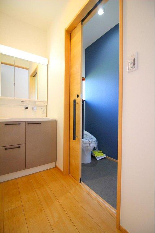 ■□境港市外江町リノベーション住宅(高品質)□■の洗面所|トイレ・洗面台共に新調済みとなります。