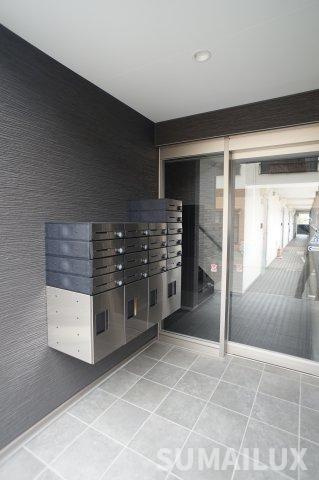 熊本市中央区八王寺町のアパートのエントランス