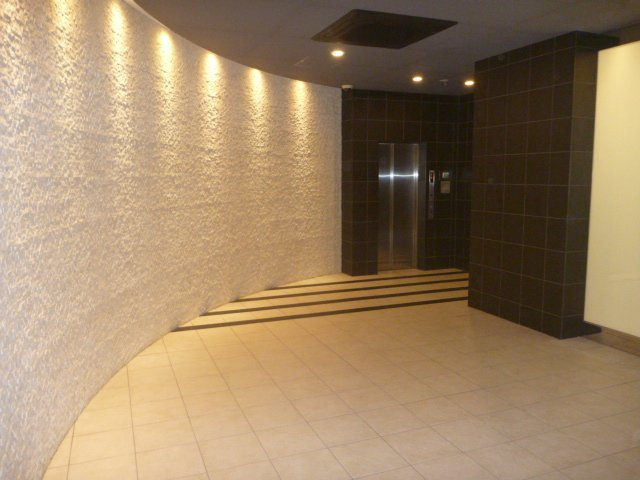 アーデン谷町　BRAVI不動産のエントランス|清潔なエントランスです