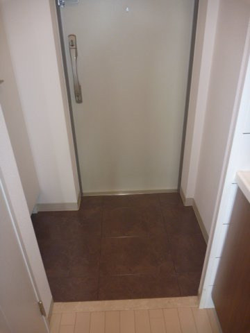 アーデン谷町　BRAVI不動産の玄関|落ち着いた玄関です