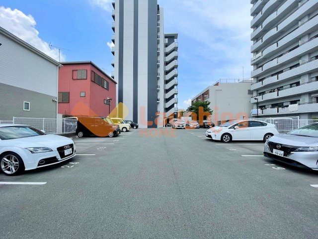 カサグランデ本町の駐車場|駐車場完備です