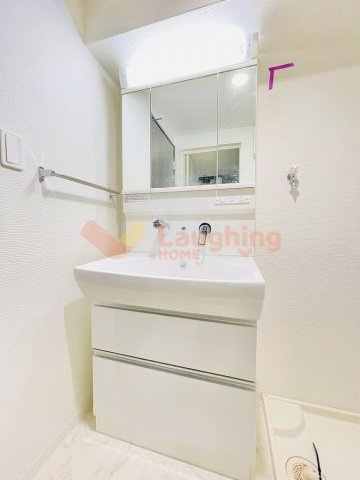 カサグランデ本町の洗面所|明るい洗面所です※別号室の写真です