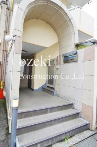 リュミエ越谷のエントランス