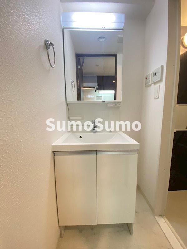 レオンコンフォート難波ノワールの洗面所|忙しい朝には欠かせない洗面所です