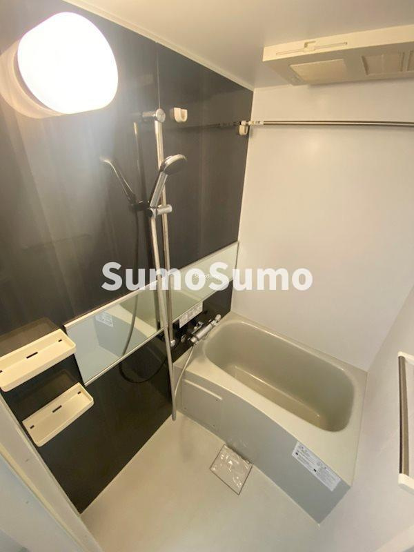 レオンコンフォート難波ノワールの浴室|落ち着いた空間のお風呂です