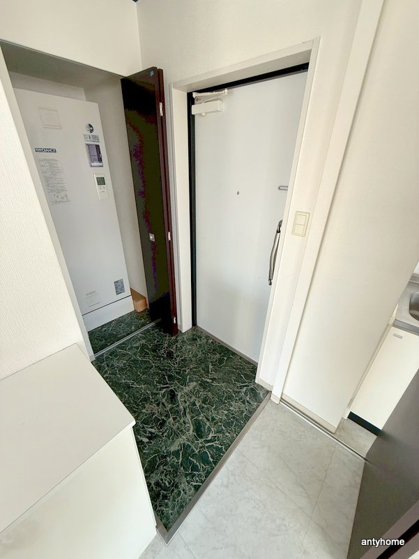 トゥリオーニEBISU　仲介手数料無料の玄関