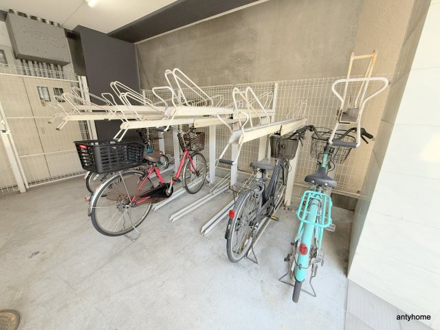 トゥリオーニEBISU　仲介手数料無料の駐車場