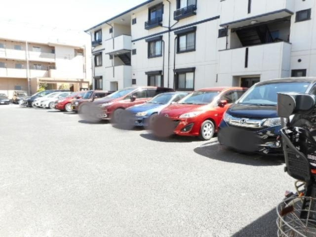 ミルフィーユ壱番館の駐車場