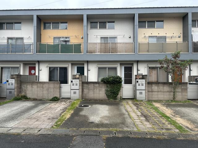 タウンハウス平松本町のエントランス