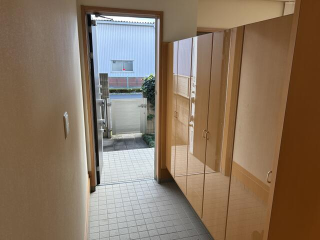 タウンハウス平松本町の玄関