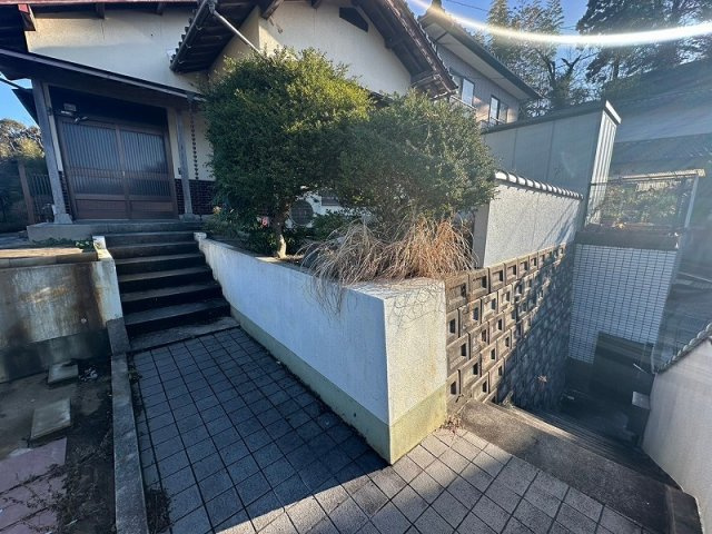 【その他】 | 国屋町売土地(上物付き) | 階段を上がった先の様子です