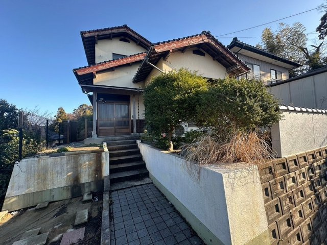 【その他】 | 国屋町売土地(上物付き) | 階段を上がって土地を見た様子です