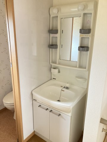 前橋市川原町　中古住宅の独立洗面台